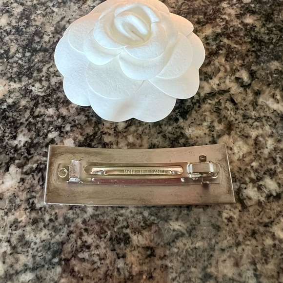 CHANEL Vintage Hair Clip - Picture 3 of 7